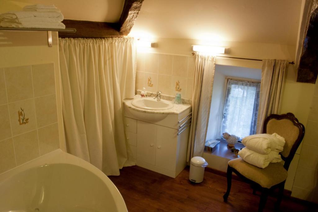 Bed and Breakfast Domaine Le Chec Saint-Ost Exterior foto